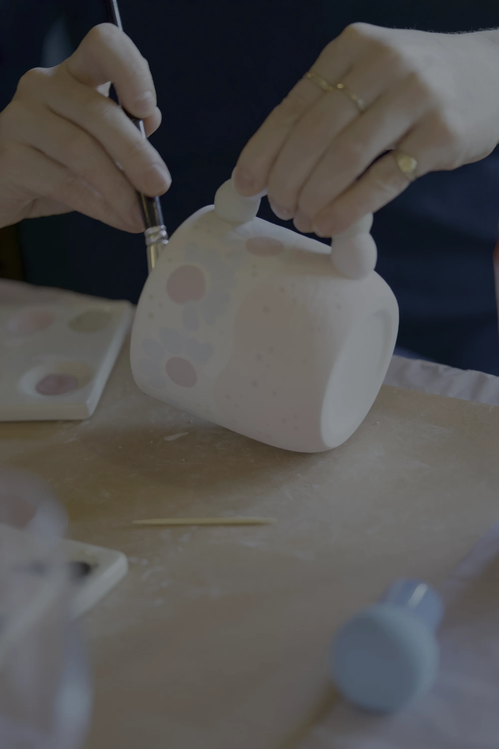 Kleine mok beschilderen